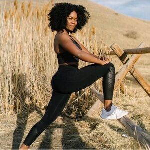 Zyia Active Black Flower Power Pocket Luxe Size 4